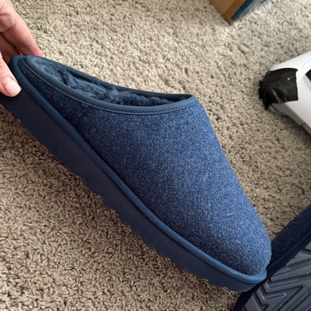UGG mens Navy Blue Plush Slip-On Slippers - Picture 4 of 5
